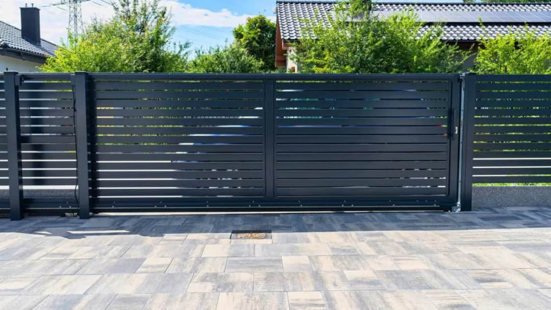 Jaka brama do ogrodzenia panelowego? Sprawdź najlepsze opcje i porady