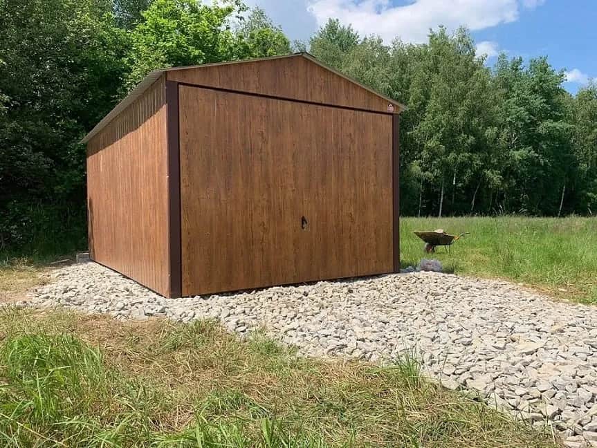 Jak zrobić garaż blaszany - proste kroki do samodzielnej budowy garażu