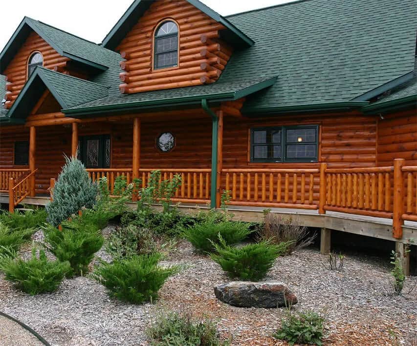 Elewacje domów drewnianych: inspirujące projekty i trendy 2025