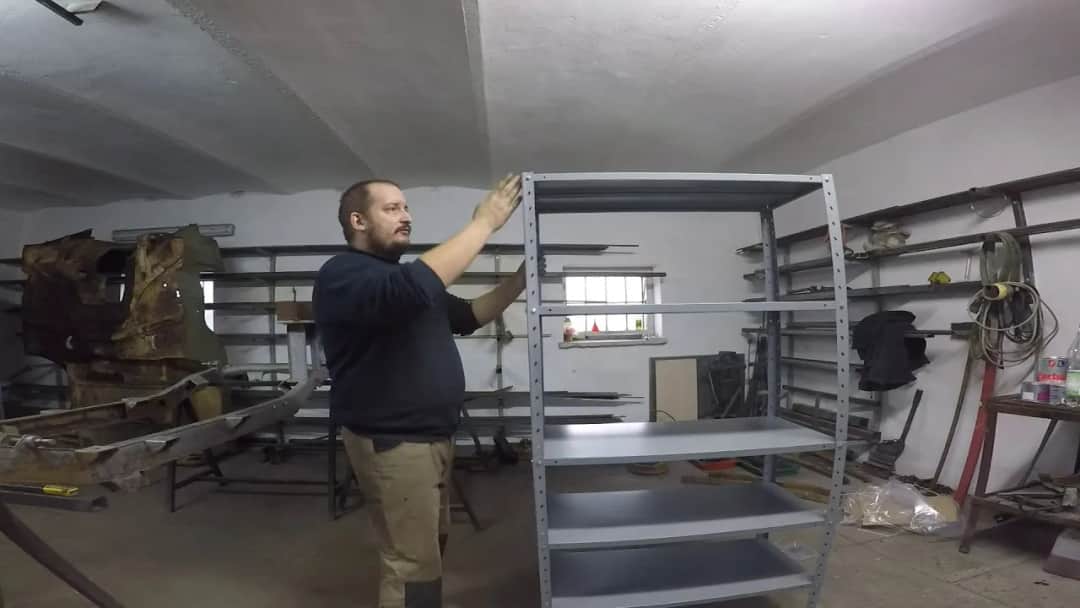 Z czego zrobić regał do garażu? Najlepsze materiały i porady