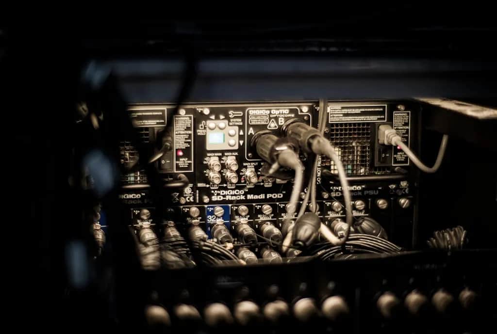 Siła ukryta w metalowej obudowie – jak działają transformatory i gdzie się je stosuje