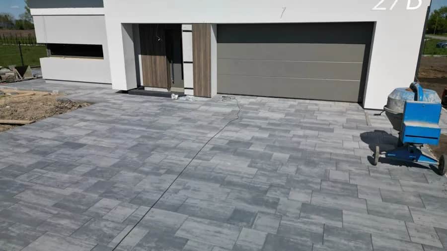 Kostka brukowa w garażu: Trwała i estetyczna posadzka - Poradnik
