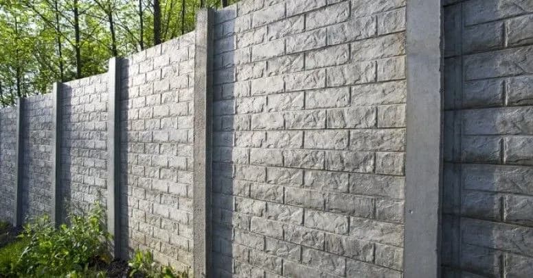Czym pomalować podmurówkę ogrodzenia, aby uniknąć szybkiej degradacji?