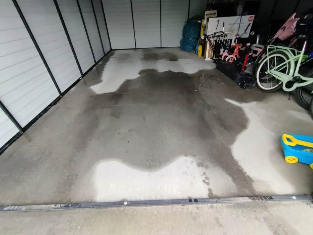 Czym uszczelnić garaż blaszany od spodu, aby uniknąć wilgoci?