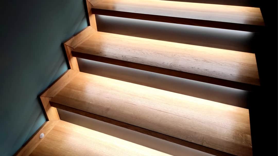 Cokolik na schodach: funkcje, rodzaje i zastosowanie w domu