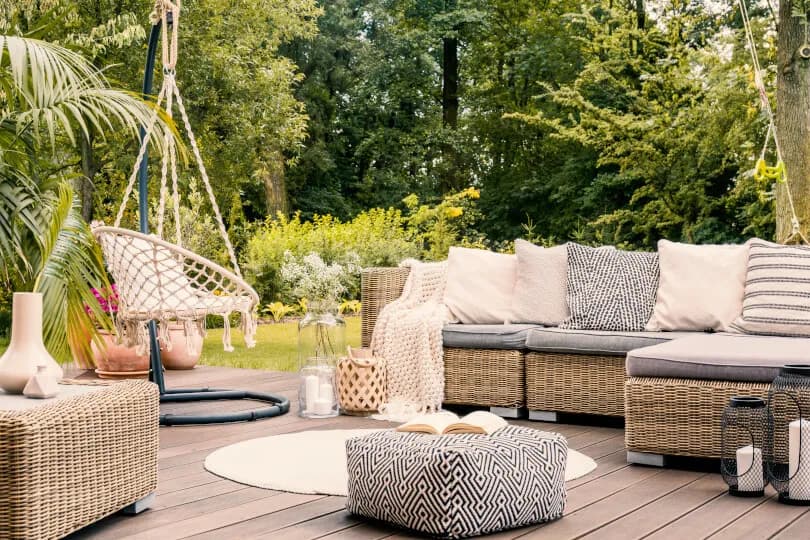 Taras w stylu skandynawskim: 5 inspiracji na przytulną oazę
