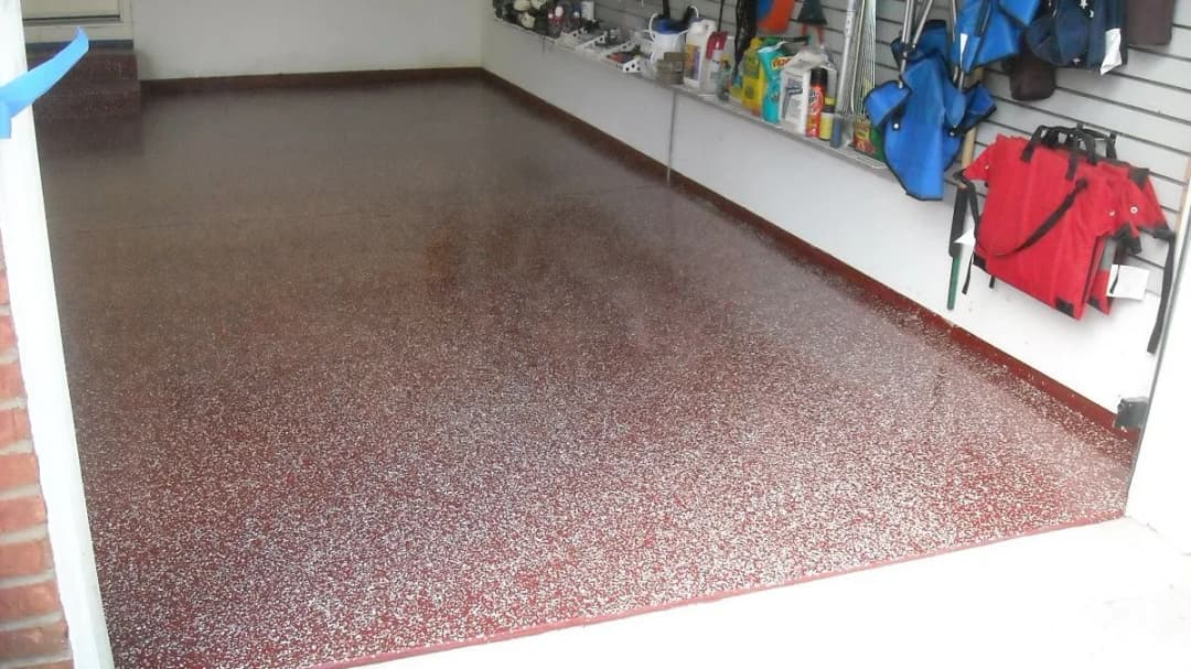 Czym pomalować podłogę w garażu? Najlepsze farby i porady na start