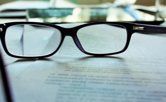 Na co zwrócić uwagę w umowie o pracę? 7 kluczowych aspektów