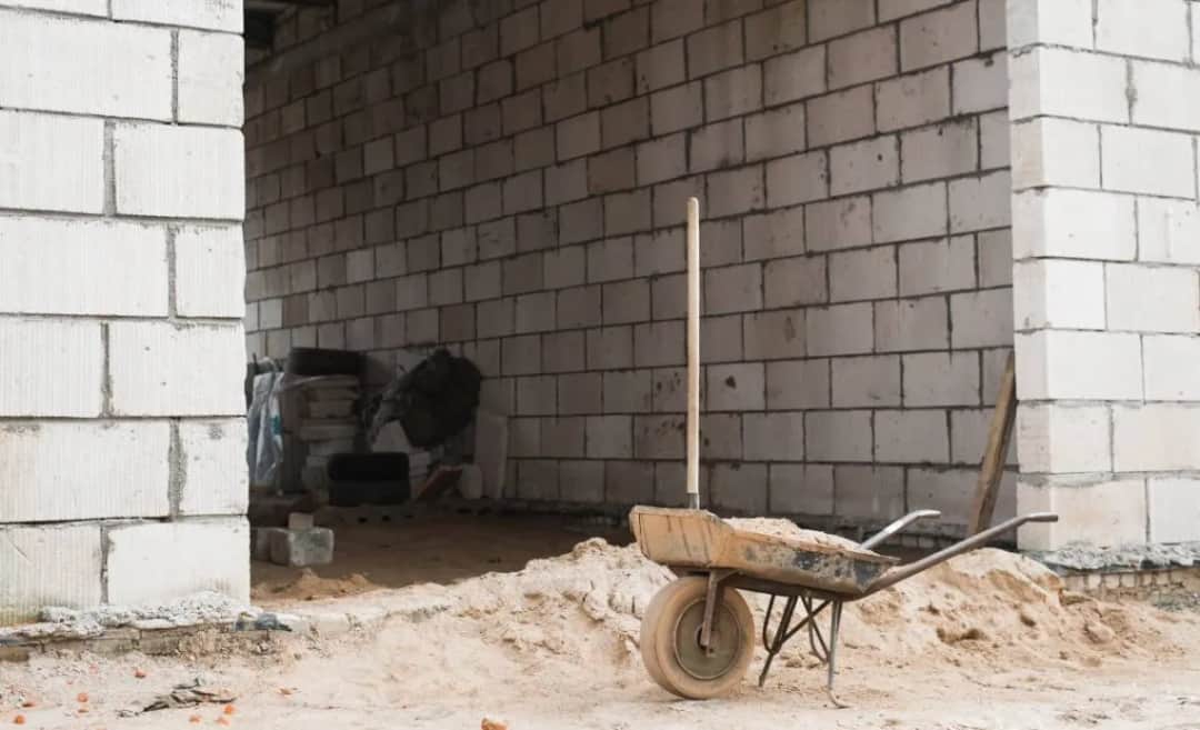 Ile pustaków na garaż 35m2? Oblicz dokładnie potrzebną ilość.