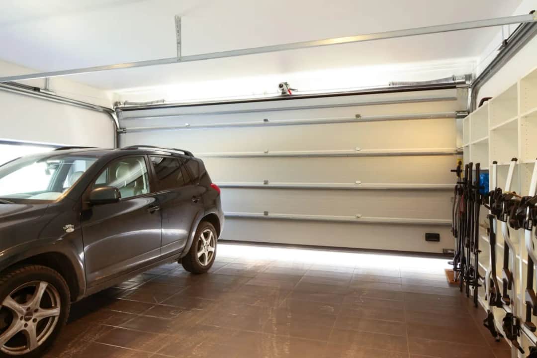 Najlepsze materiały na posadzkę w garażu – co wybrać i na co zwrócić uwagę