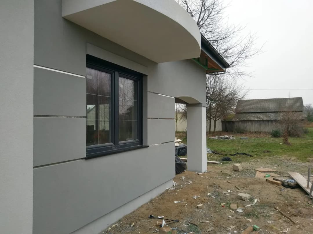 Bonie na elewacji: co to jest i jak je wykonać - poradnik